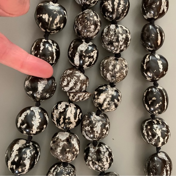 🔥5/$20🔥 Kukui Nut Hawaiian Leis set of 2 - Picture 7 of 9